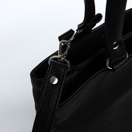 Salome bag is on lightning, the color is black-4