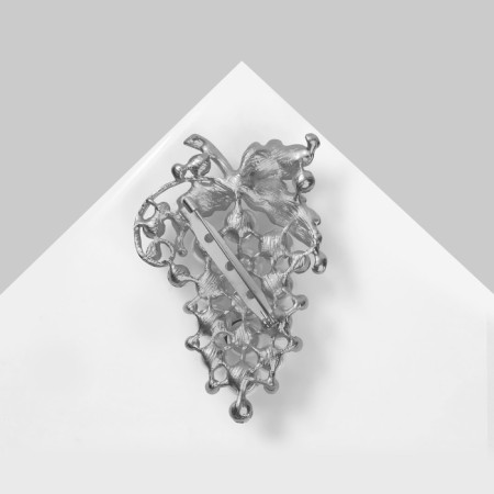 Brooch "Grapes" bunny, white color in silver-1
