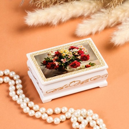 Casket "Bouquet of flowers in a vase", white, 6 × 9 cm, lacquer miniature