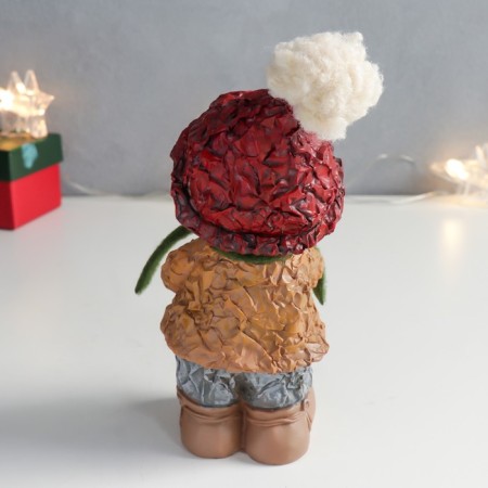 Polystone souvenir "Baby in a red hat and a green scarf with a gift" 7.5x10x17 cm-2
