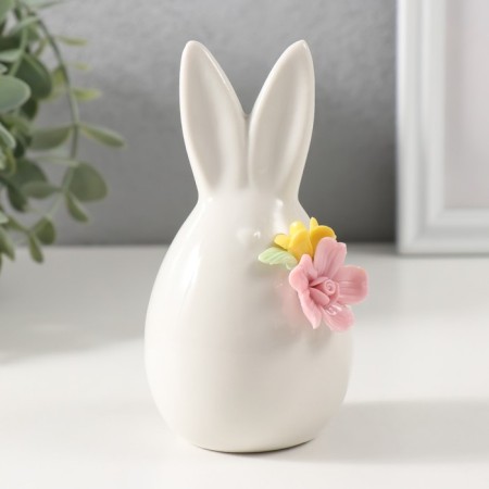 Souvenir Ceramics "Bunny Puffy Puff with a bouquet" 6.6x6.3x11.9 cm