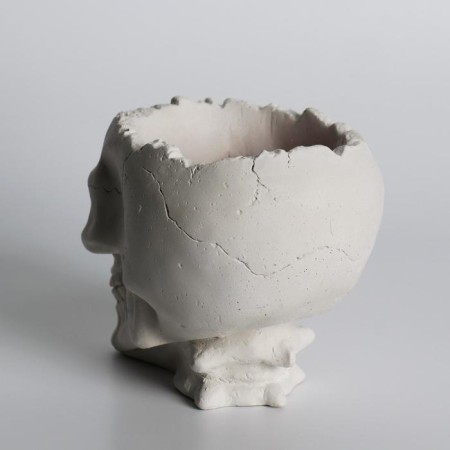 Figure candle in concrete "Crying skull", red-4