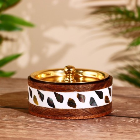 Wooden bowl 11 cm, with a lid