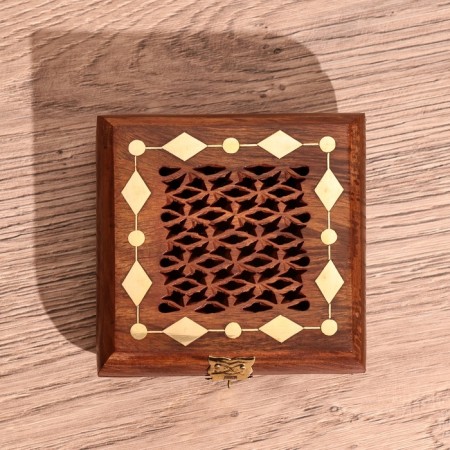 Carved box 10x10x4 cm, shisham tree-2