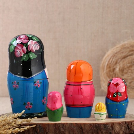 Nesting doll "family", black scarf, 5 puppet-1
