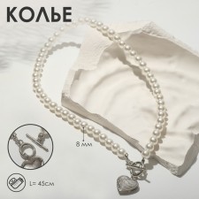 The necklace 