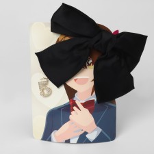 Set 2 subjects: hairpin, brooch, schoolgirl, black and white color in gold