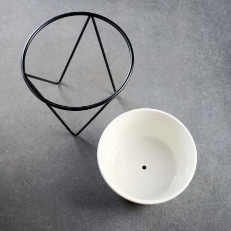 Pot on the stand "Triangle" on a black stand, 15x13x13cm-3