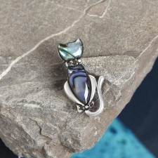 Brooch 