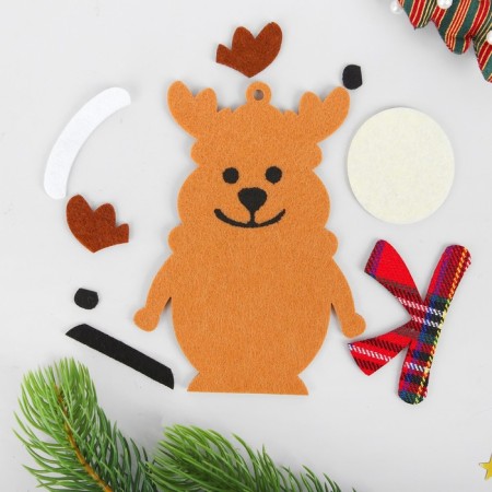 Set for creativity - create a Christmas tree decoration from felt "deer in a scarf"-1