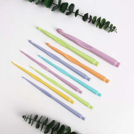 A set of hooks for knitting, d = 2.5-10 mm, 15 cm, 9 pcs, color colorful color-1