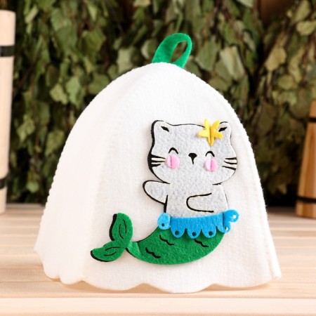 Bath cap with an applique "Alan"