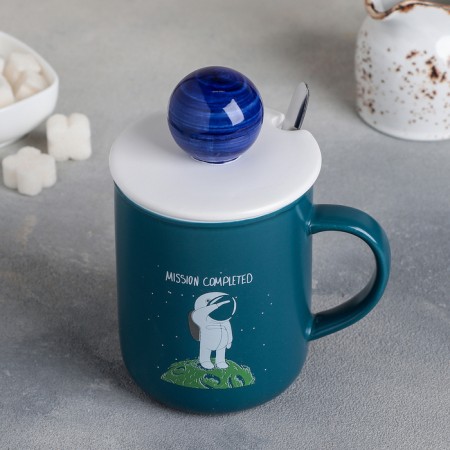Ceramic mug with a lid and spoon "Cosmonaut", 350 ml, Mix drawing