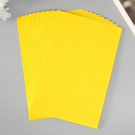 Hard felt 1 mm 20x30 cm yellow-1