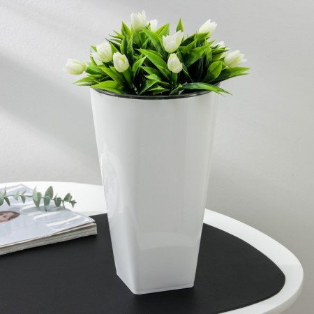 Kashpo for flowers with an insert "Grace", 2.7 l (1.5 l), white color