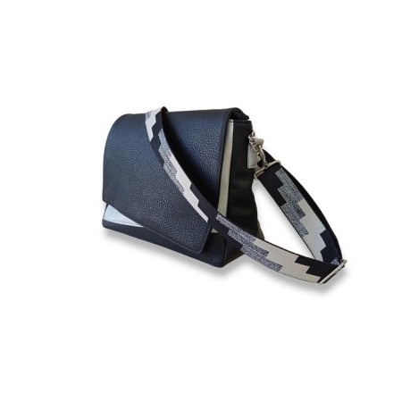 Bag Messenger, valve department, external pocket, black color