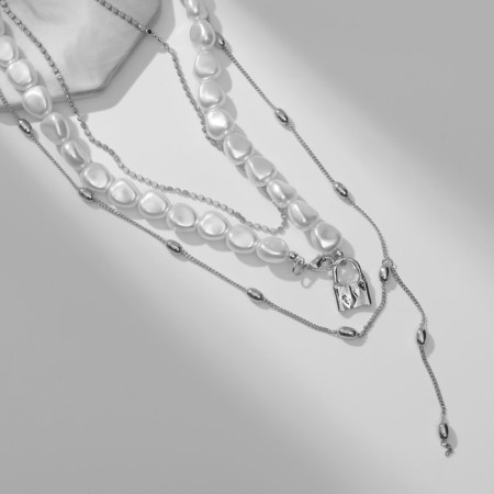 Piece "chain" top, pearl lock, white color in silver, 62 cm