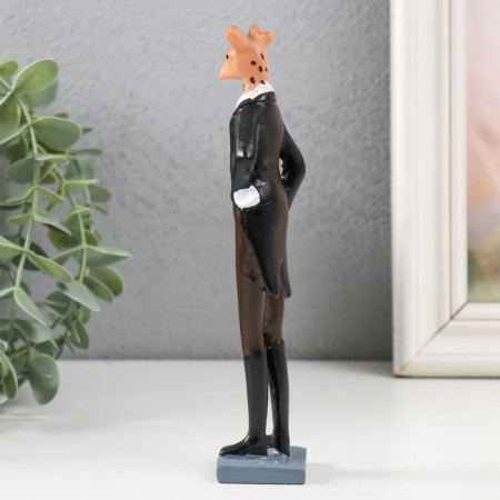 Polystone souvenir "Giraffe in a tailcoat"-1