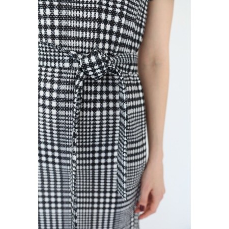 The dress is straight with a belt included, size 42-3