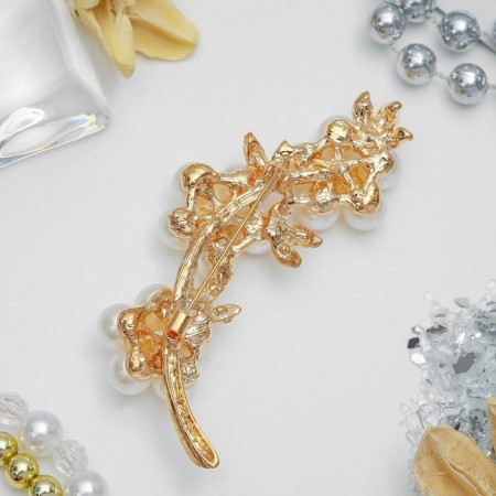 Brooch "Flower Trio" pearls, white color in gold-2