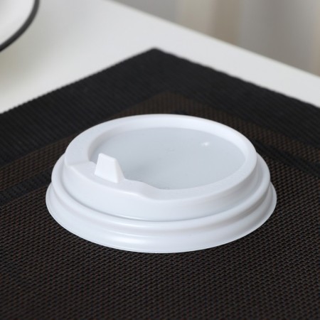 A plastic disposable lid for a white glass, with a valve, d = 8 cm-1