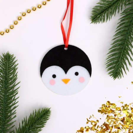 Set for creativity. Create a Christmas tree decoration from the Penguin felt