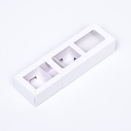 Packaging with a shell for 3 sweets, with a window, white 13x5x3.3 cm-2