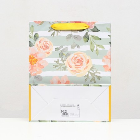 Laminated “Wild Rose” package 26 x 32 x 12 cm-1