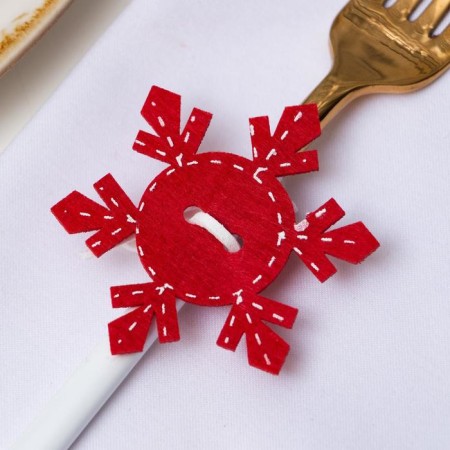 A set for the decor of the dining rooms "Snowflake", 4 pcs, central red 6x7 cm, 100% p/e, felt-1