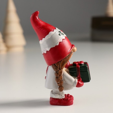 Polystone souvenir "Santa Claus with a candle/granny with a gift" MIX 6.5x4.5x10 cm-2