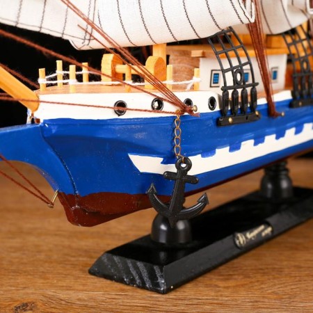 The ship souvenir medium "Spanola", the sides of white and blue, white sails, 43x39 x 9 cm-3