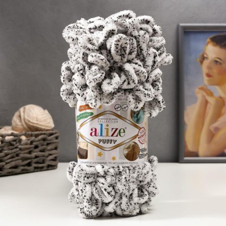 Yarn "Puffy" 100 % micropoliester 9m/100g (686 white leopard)