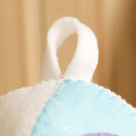 Banch hat for a nursery with an application of the Lylak mermaid, felt-3