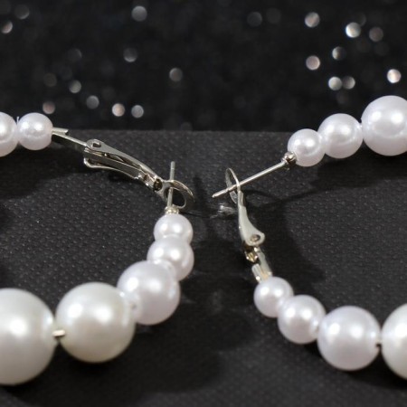 Pearls are large, white color in silver, d = 5 cm-1