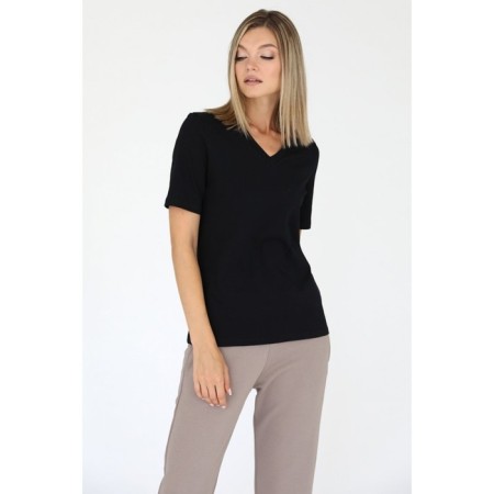 T-shirt with a V-neck, size 46
