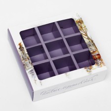 Box for 9 sweets with a shell 