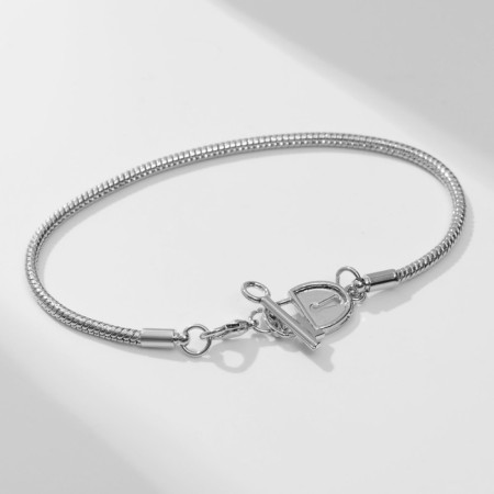 The basis for the bracelet is "lock", the color is silver, 20 cm