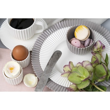 A set of two white plates from the Edge collection, 26 cm-4