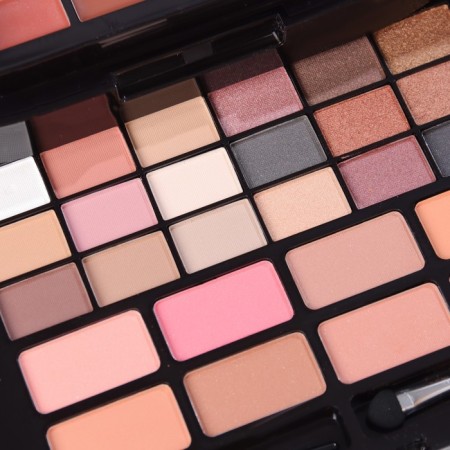 A set of professional cosmetics "Miss Young" No. 14-6