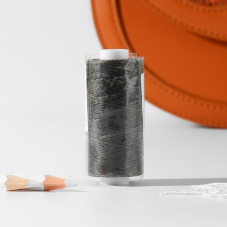 The threads are waxed, flat, 150d/16, 0.8 mm, 50 ± 2 m, the color is gray-green-4
