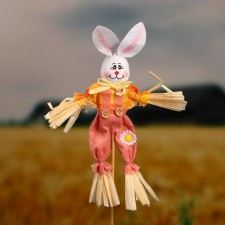 The garden scarecrow 