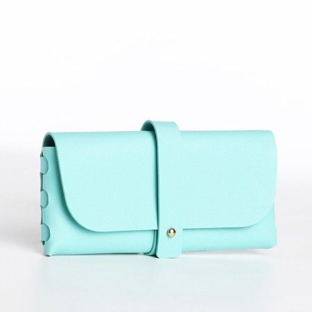 Case for glasses on the clue, the color is turquoise