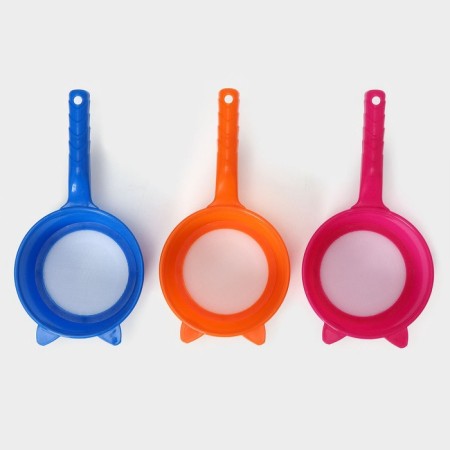 A plastic circular sieve with the handle "ears", d = 12 cm, color mix-6