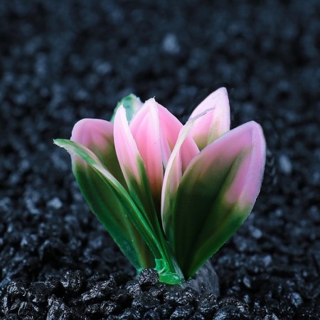 The artificial aquarium plant is small, 5 cm-1