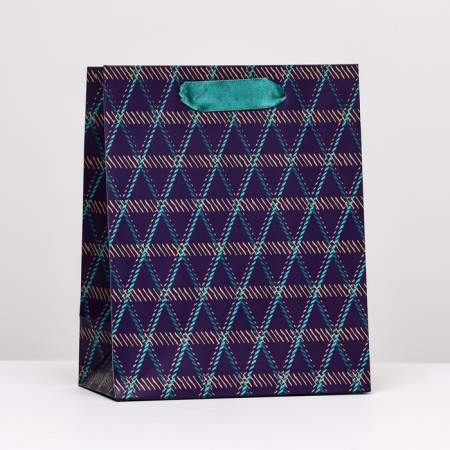 Gift package "Striped triangles", 18 x 22.3 x 10 cm
