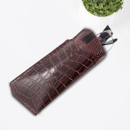 Glasses for glasses, 17.7 cm x 0.5 cm x 8.5 cm, burgundy color