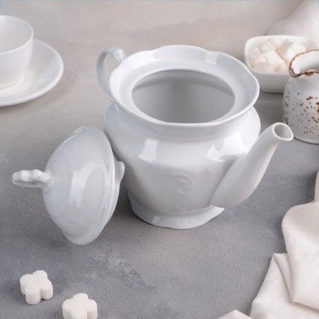 Porcelain kettle "Lingerie", 800 ml, white color-1