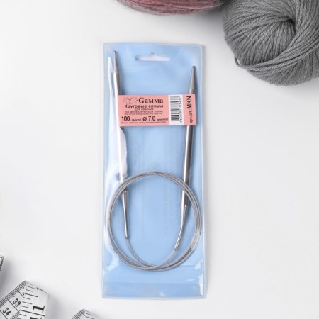 The knitting needles are circular, for knitting, with a metal cable, d = 7 mm, 100 cm-1