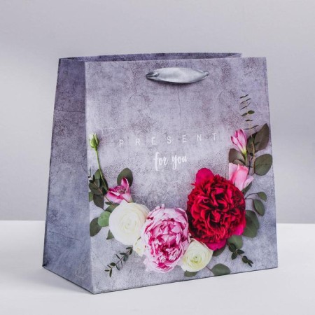 Gift laminated square, packaging, “only for you”, 22 x 22 x 11 cm-1
