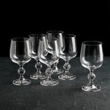 A set of glasses for the wine 